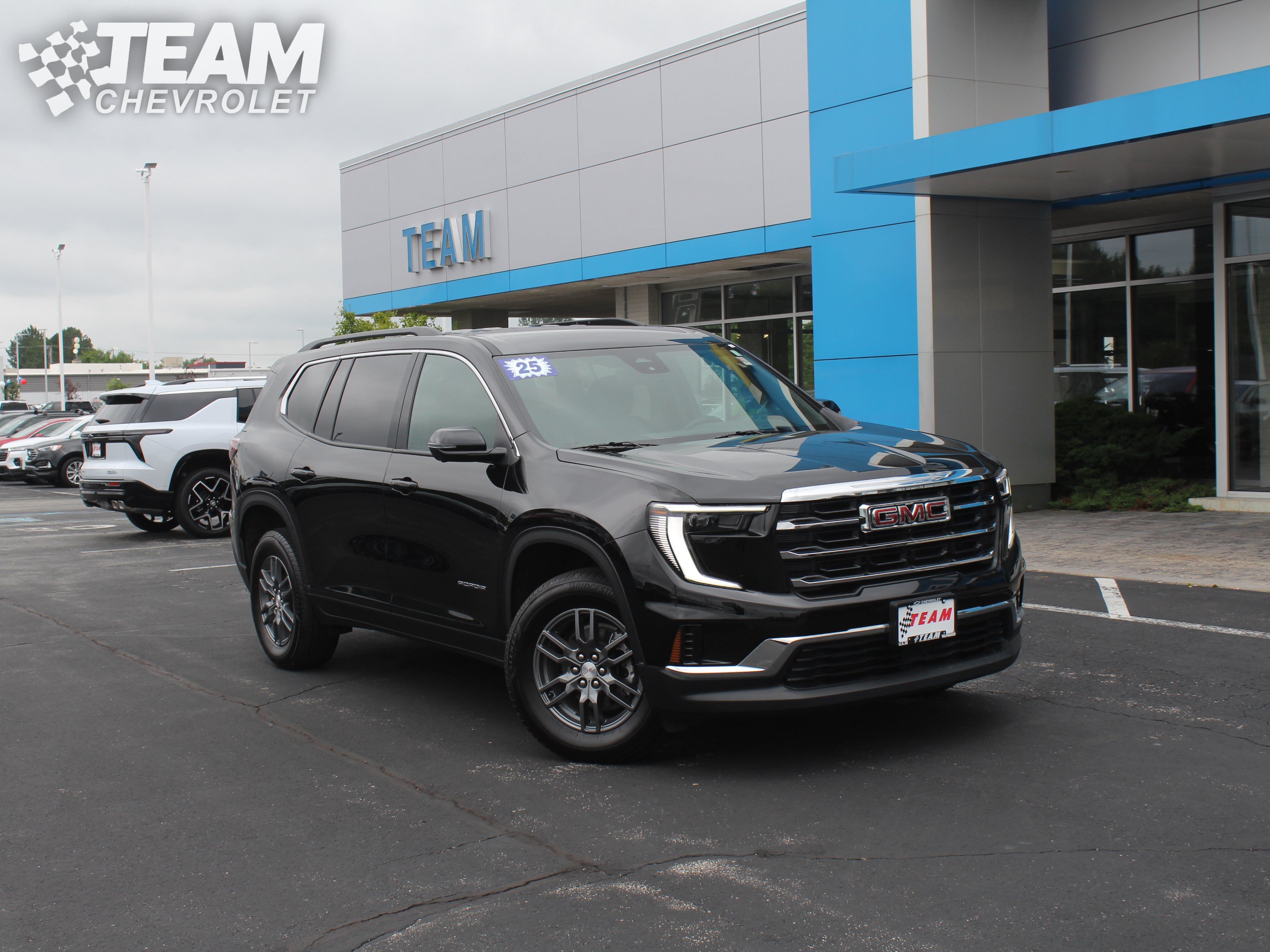 Certified 2025 GMC Acadia Elevation AWD/4WD image 2