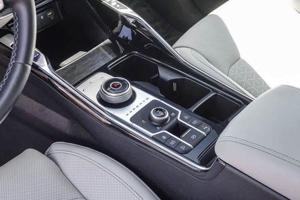 Certified 2023 Kia Sorento SX Prestige AWD/4WD image 16