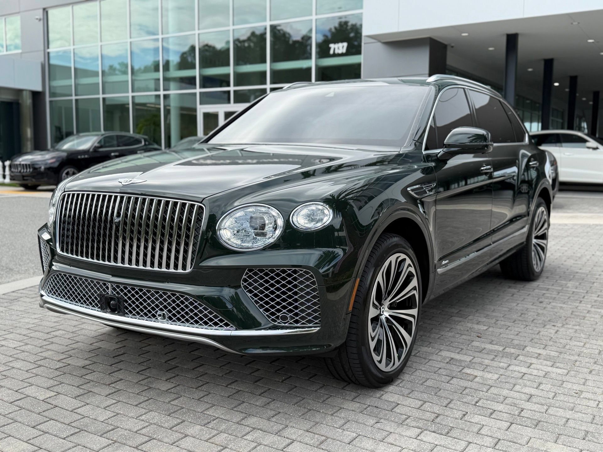 Certified 2024 Bentley Bentayga Extended Wheelbase AWD/4WD image 19