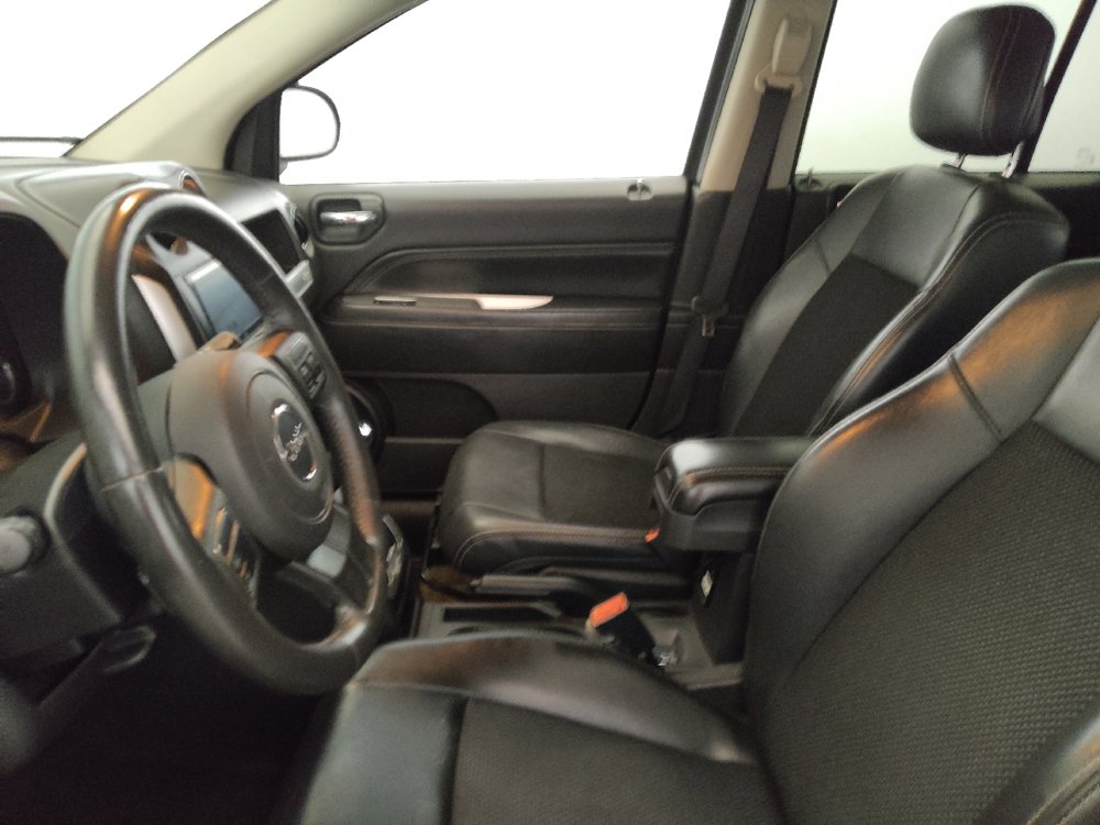 Used 2014 Jeep Compass Latitude w/ Sun/Sound Group AWD/4WD image 17