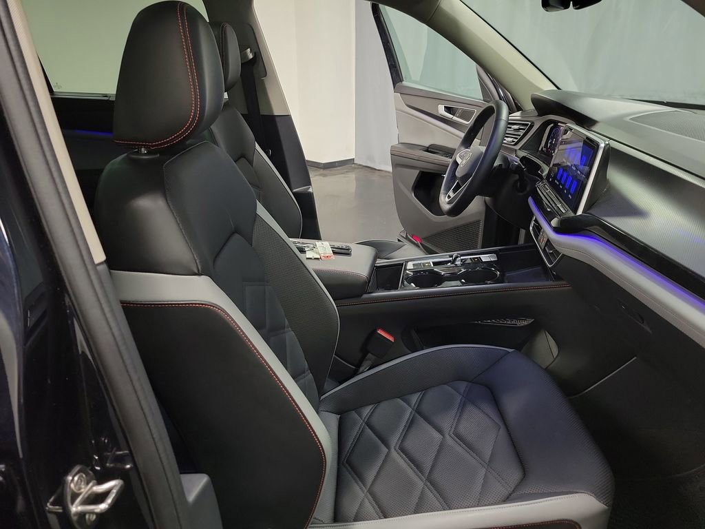 Used 2024 Volkswagen Atlas Peak Edition SE AWD/4WD image 22