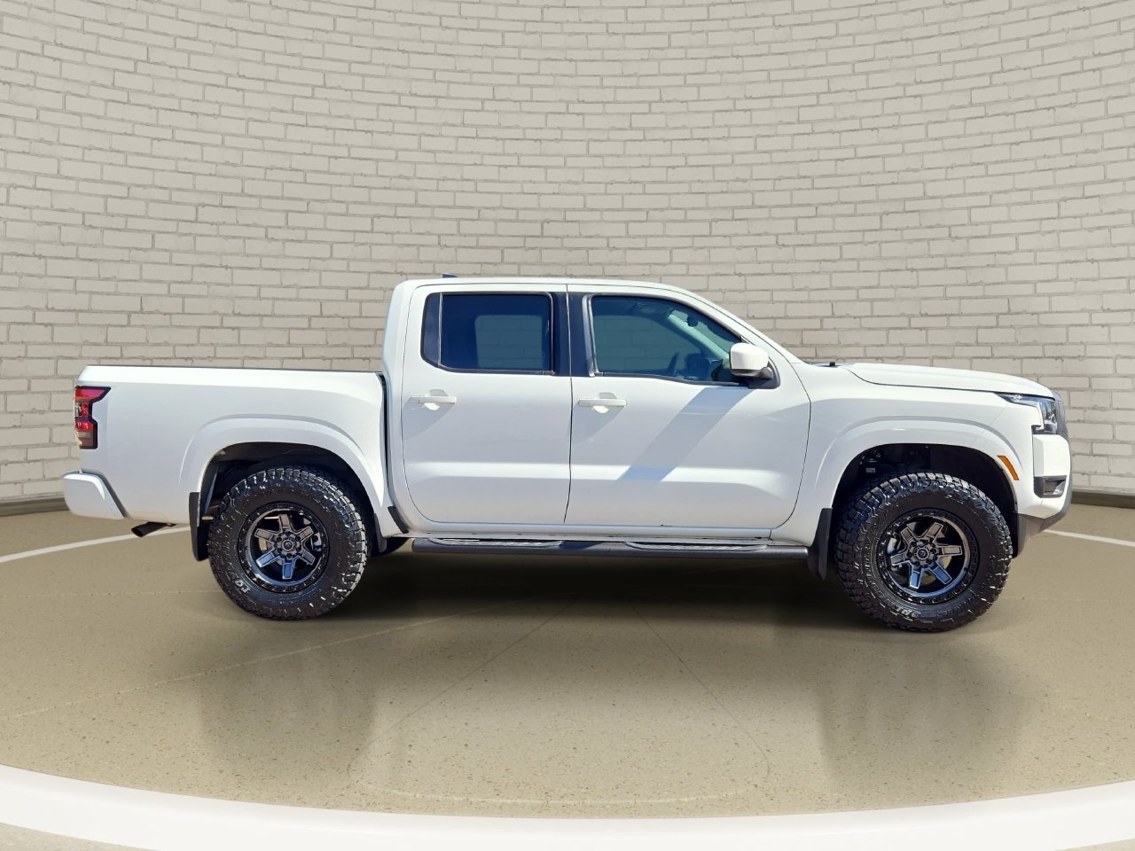 Used 2025 Nissan Frontier SV RWD image 4