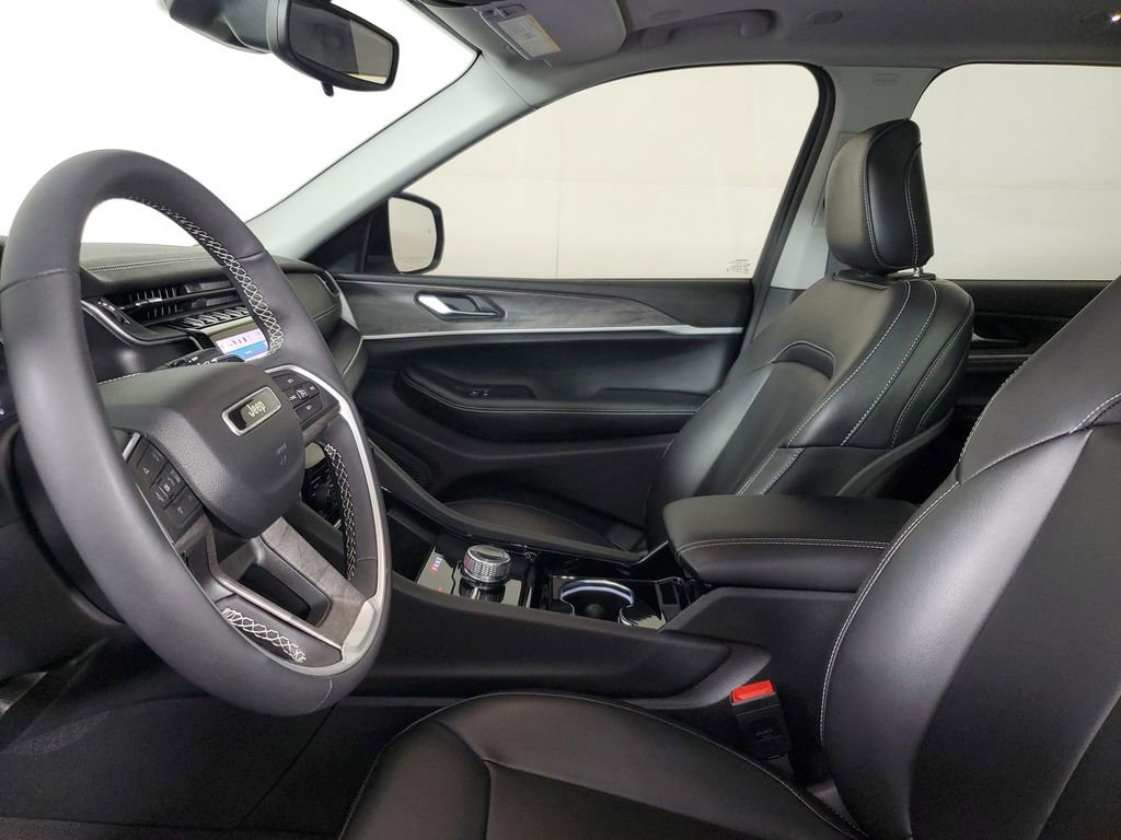 Used 2023 Jeep Grand Cherokee Limited w/ Black Appearance Package AWD/4WD image 19