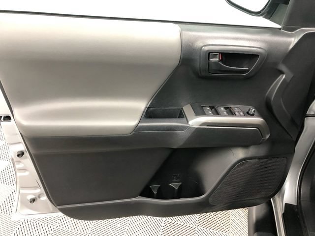 Used 2022 Toyota Tacoma SR5 AWD/4WD image 12
