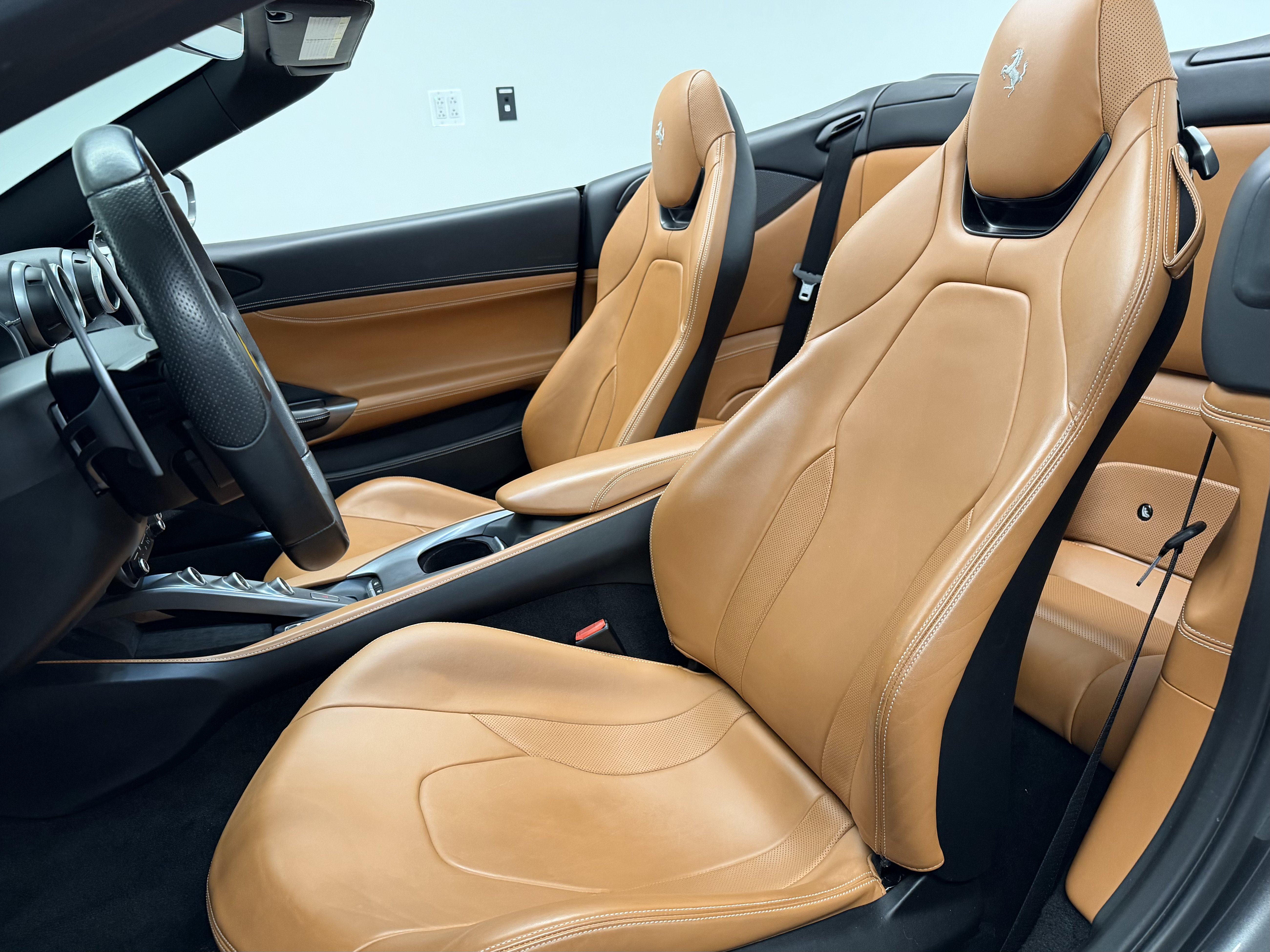 Used 2019 Ferrari Portofino RWD image 12