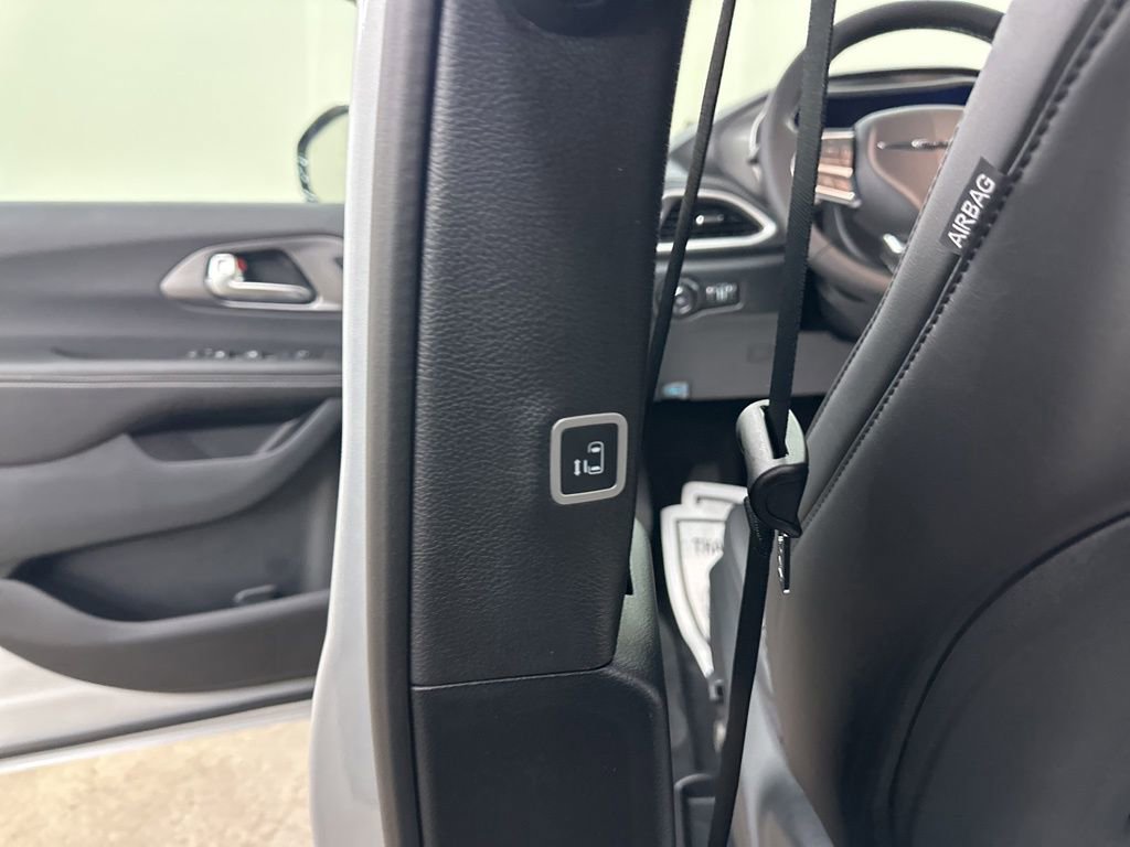New 2026 Chrysler Pacifica Select image 27