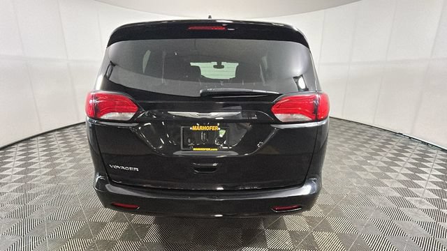 Used 2021 Chrysler Voyager Lxi FWD image 3