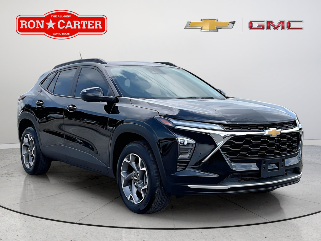 Used 2025 Chevrolet Trax LT FWD image 1