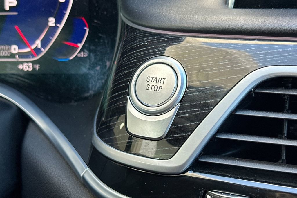 Used 2022 BMW ALPINA B7 xDrive w/ Luxury Rear Seating Package AWD/4WD image 25