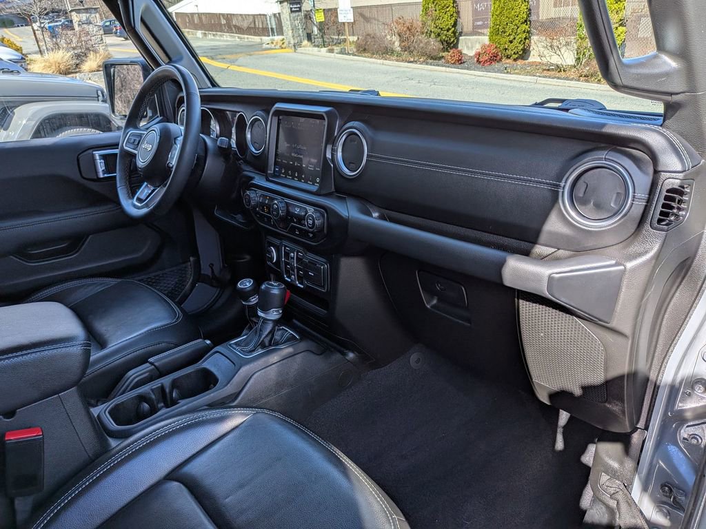 Used 2023 Jeep Wrangler Unlimited Sahara w/ Cold Weather Group AWD/4WD image 23