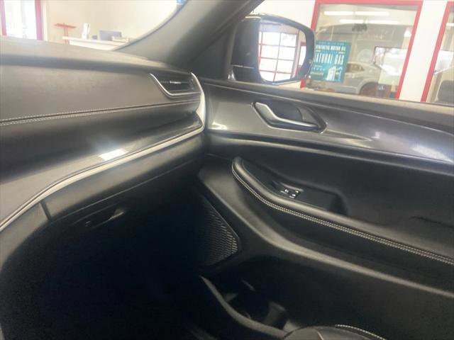 Certified 2023 Jeep Grand Cherokee Altitude image 30