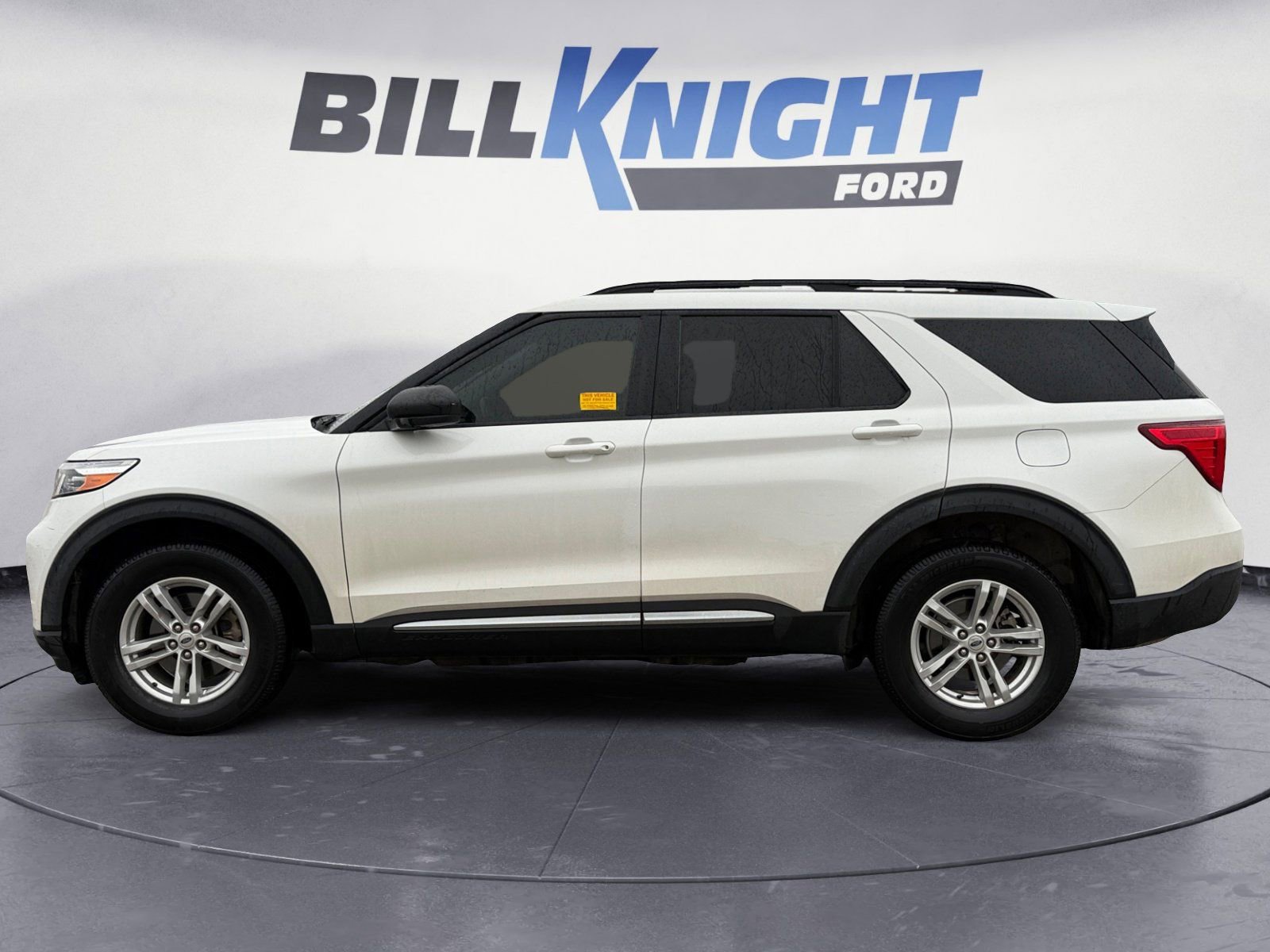 Used 2022 Ford Explorer XLT w/ Equipment Group 202A image 2