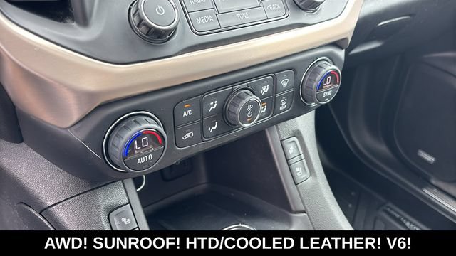 Used 2017 GMC Acadia Denali AWD/4WD image 20