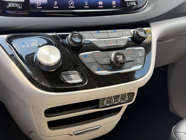 Certified 2023 Chrysler Pacifica Touring-L image 33