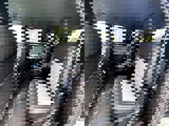 Used 2024 Ford Explorer XLT w/ Equipment Group 202A AWD/4WD image 21