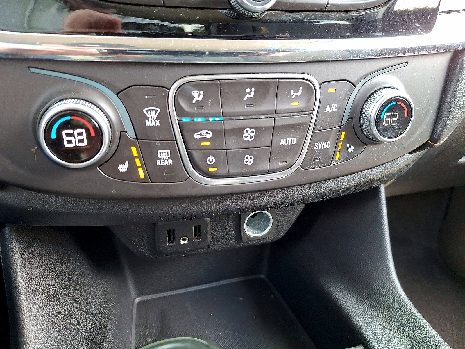 Used 2018 Chevrolet Traverse LT AWD/4WD image 19