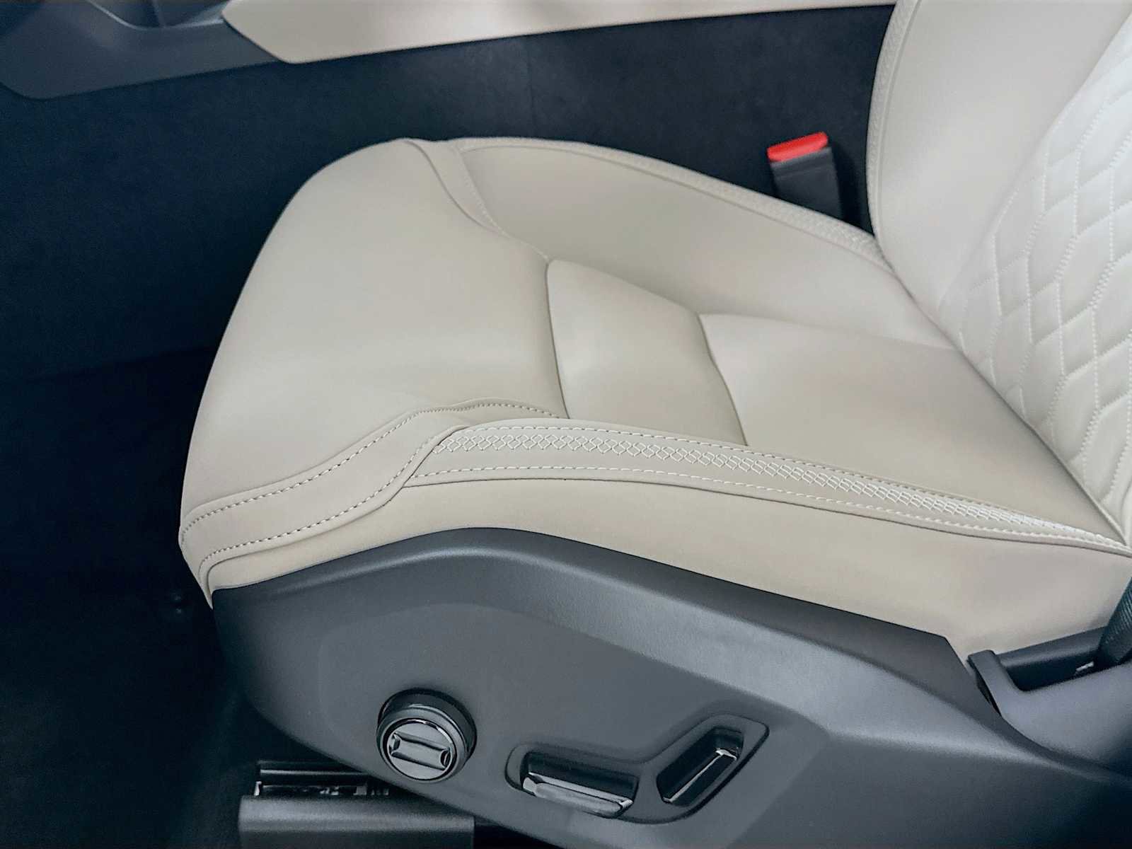 New 2026 Volvo XC90 B5 Plus image 18