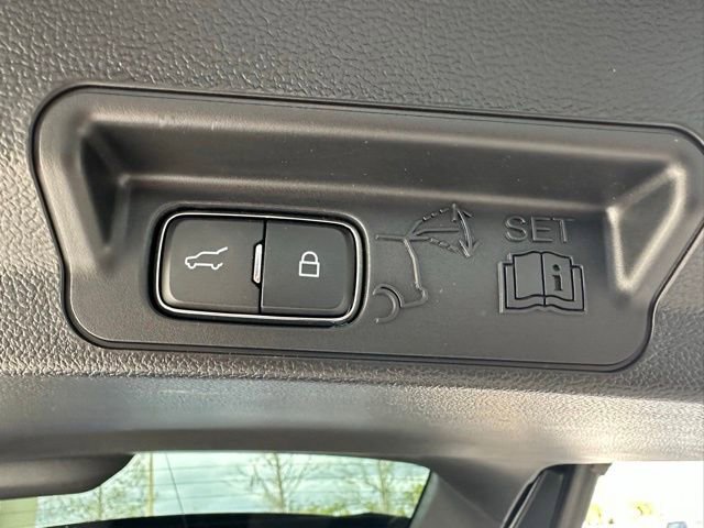 Used 2022 Ford Explorer XLT w/ Equipment Group 202A image 32