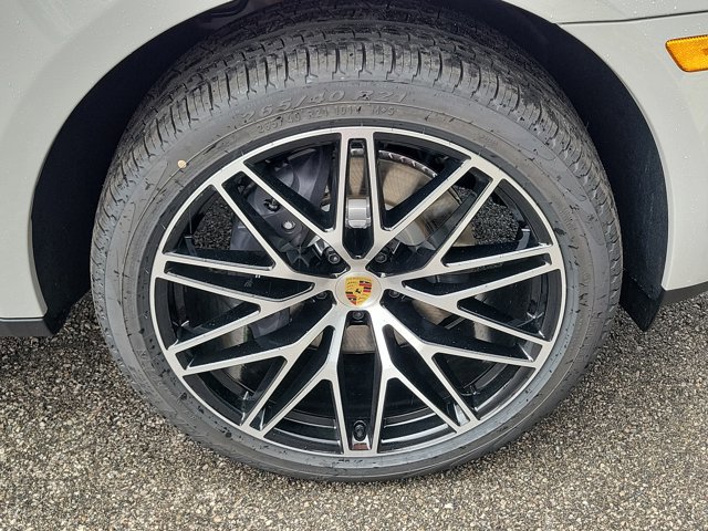 New 2026 Porsche Macan AWD/4WD image 13