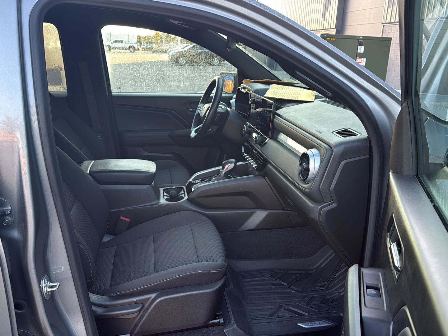 Used 2024 Chevrolet Colorado LT w/ LT Convenience Package II AWD/4WD image 12