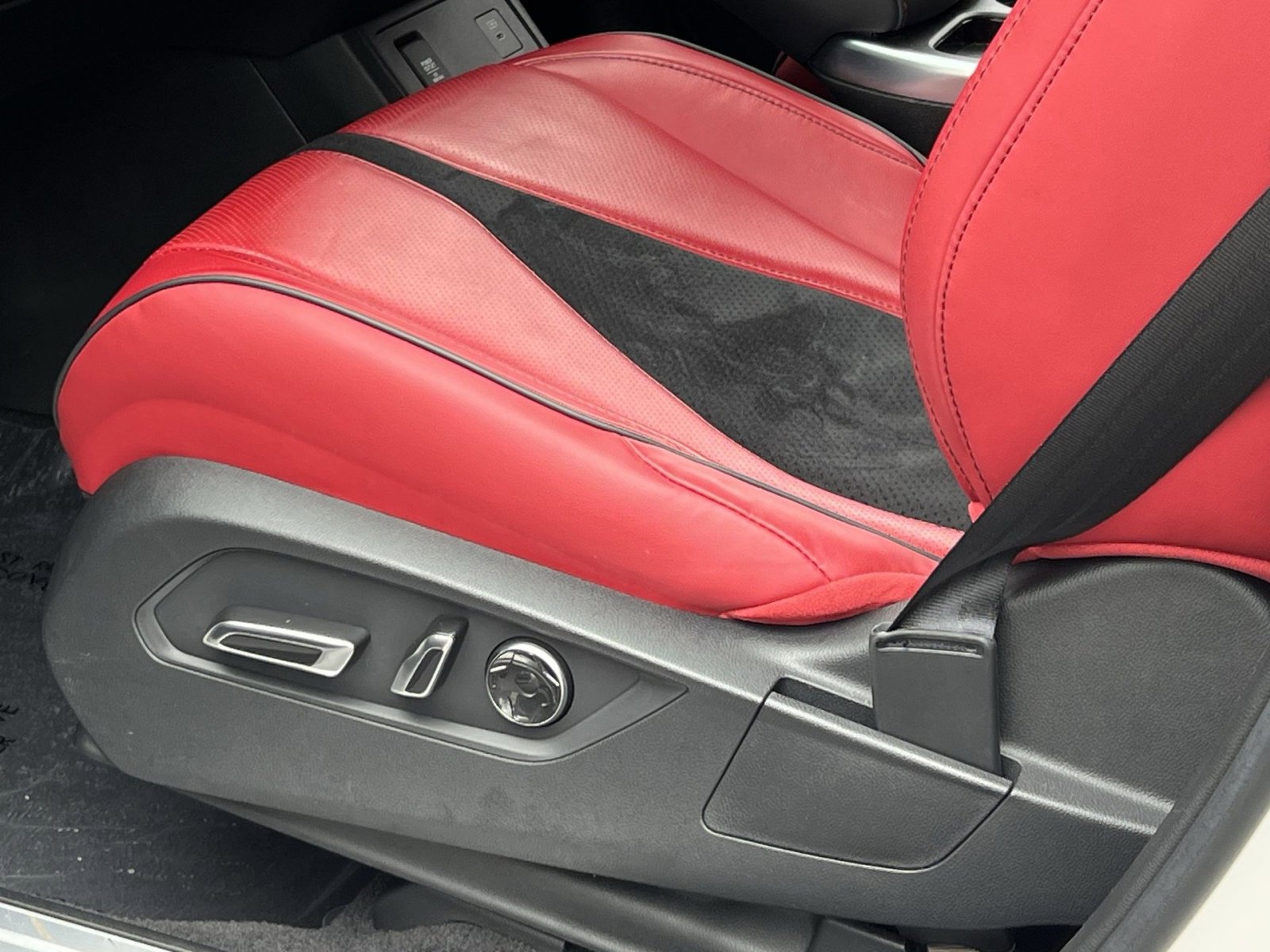 Used 2025 Acura RDX A-Spec image 12