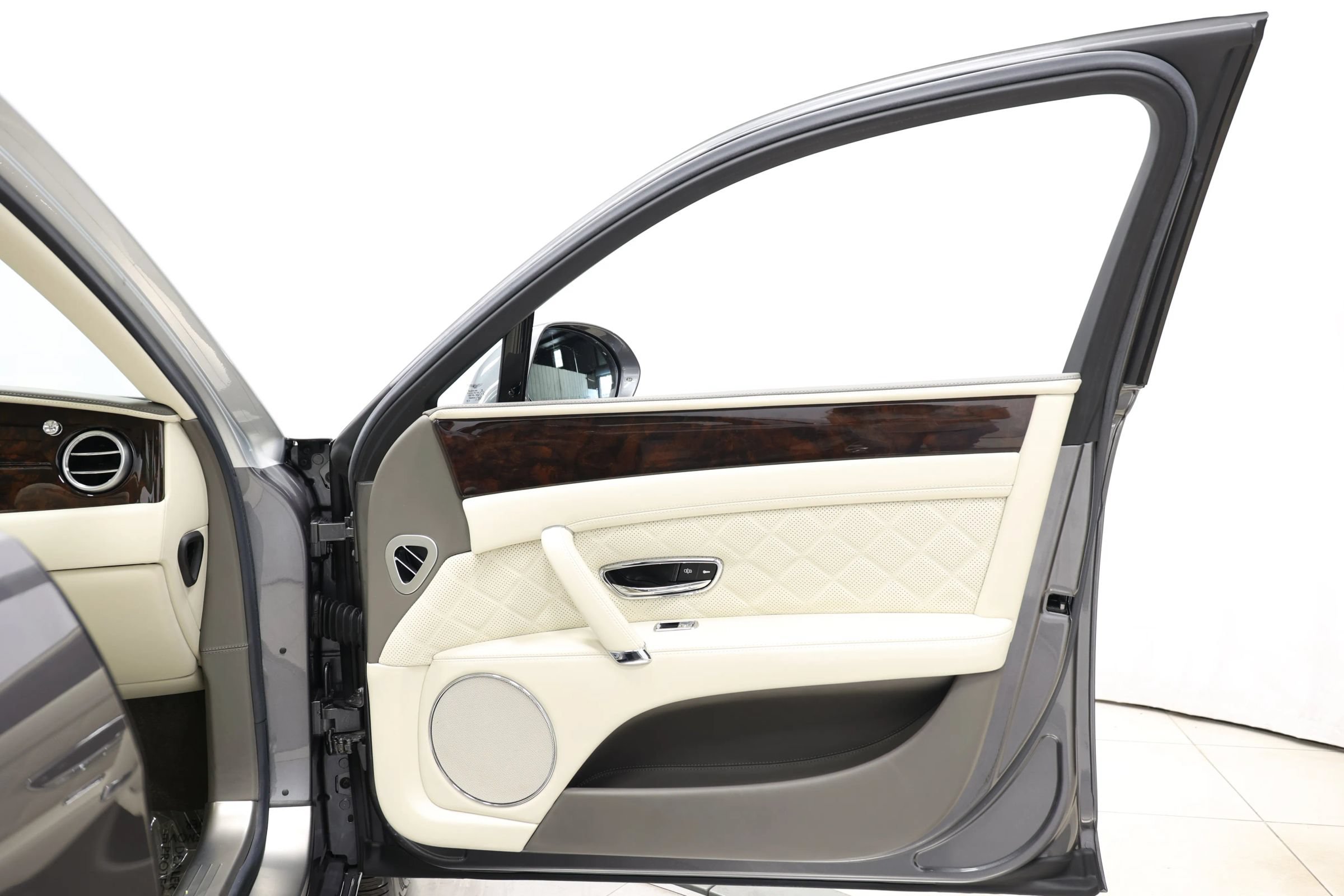Used 2018 Bentley Flying Spur V8 AWD/4WD image 90