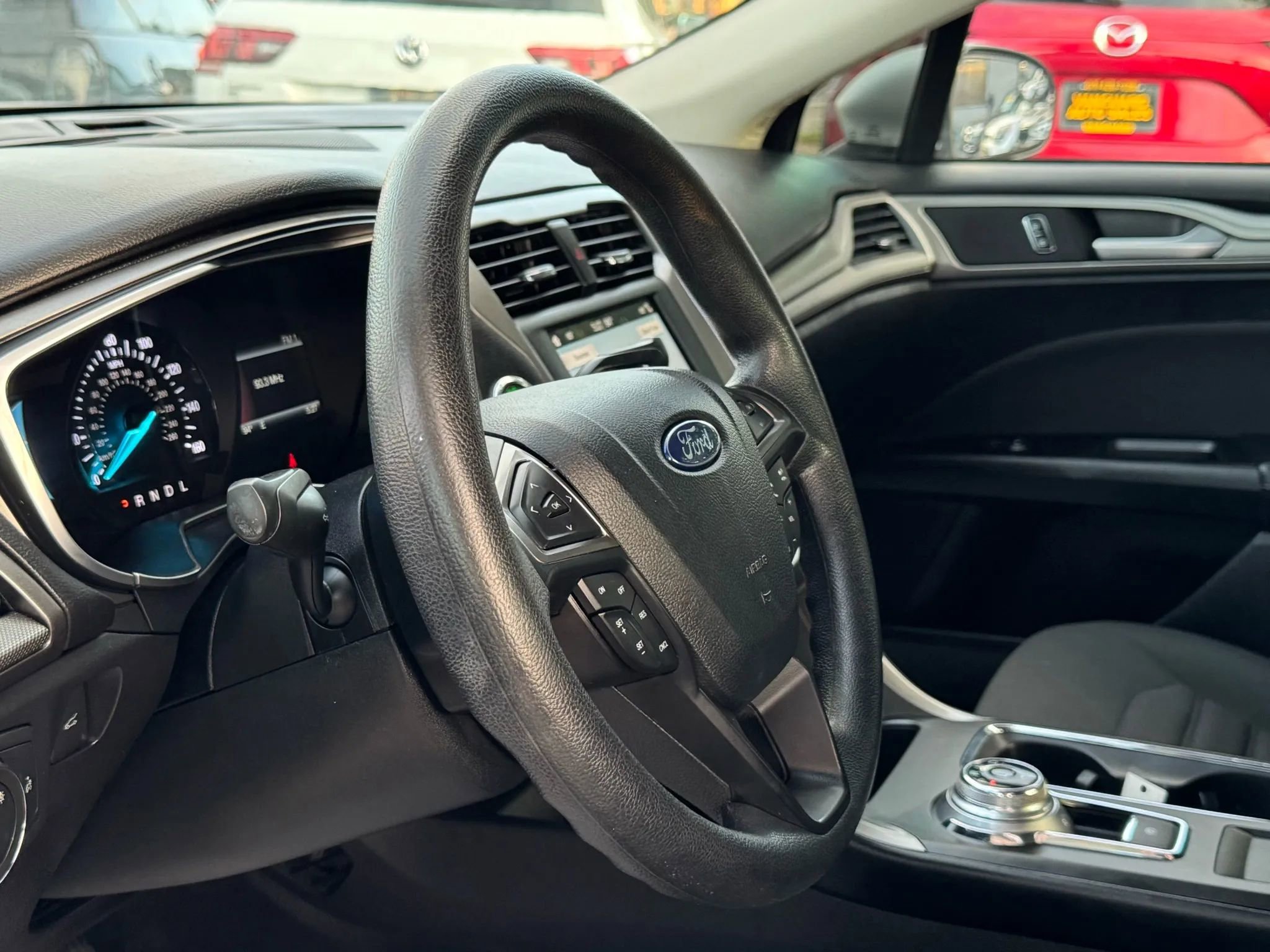 Used 2017 Ford Fusion SE w/ Fusion SE Technology Package FWD image 10