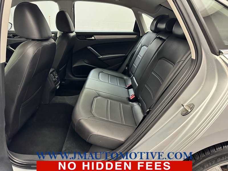 Used 2020 Volkswagen Passat 2.0T SE FWD image 12