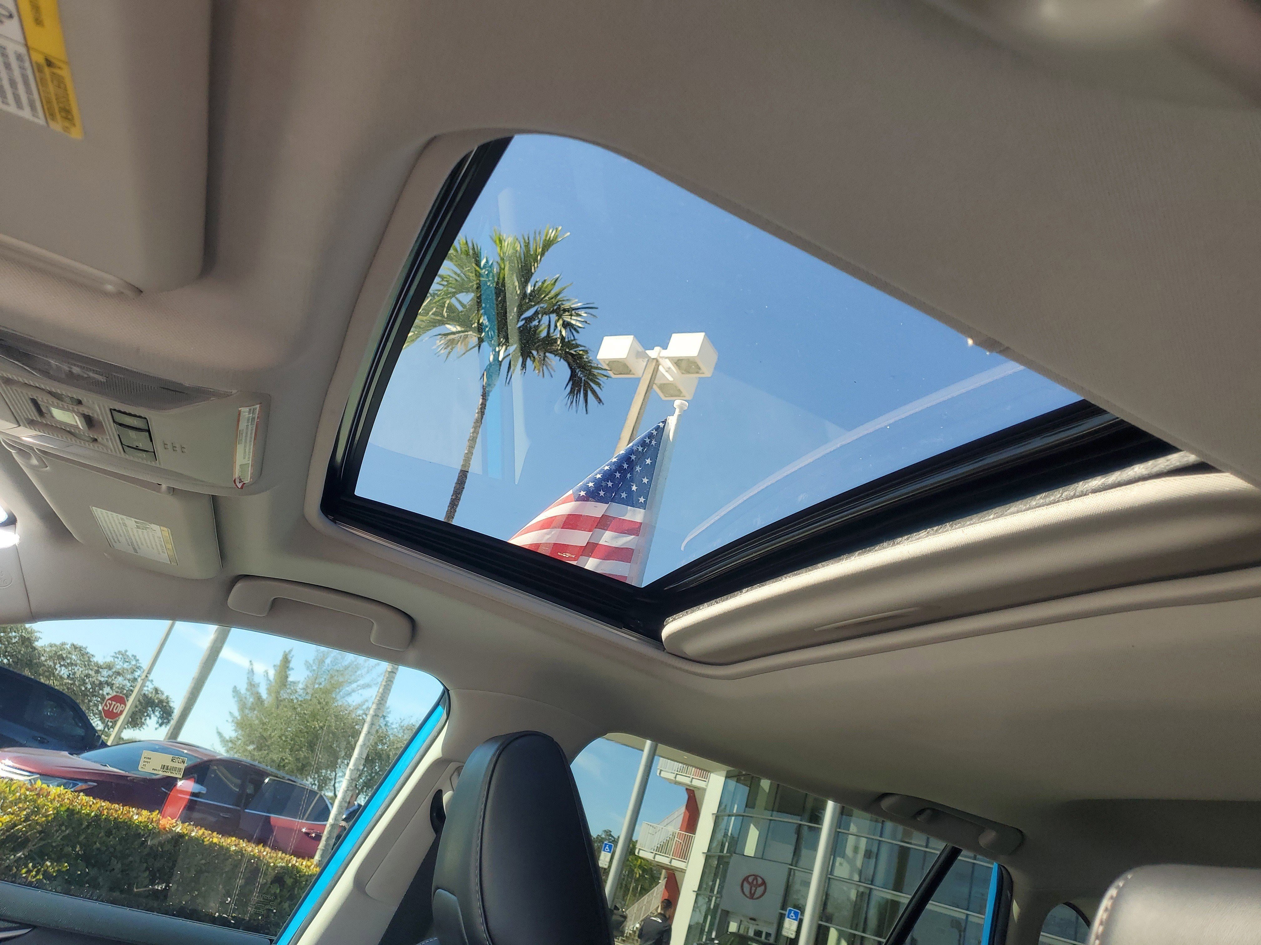 Used 2021 Toyota RAV4 XLE Premium image 19