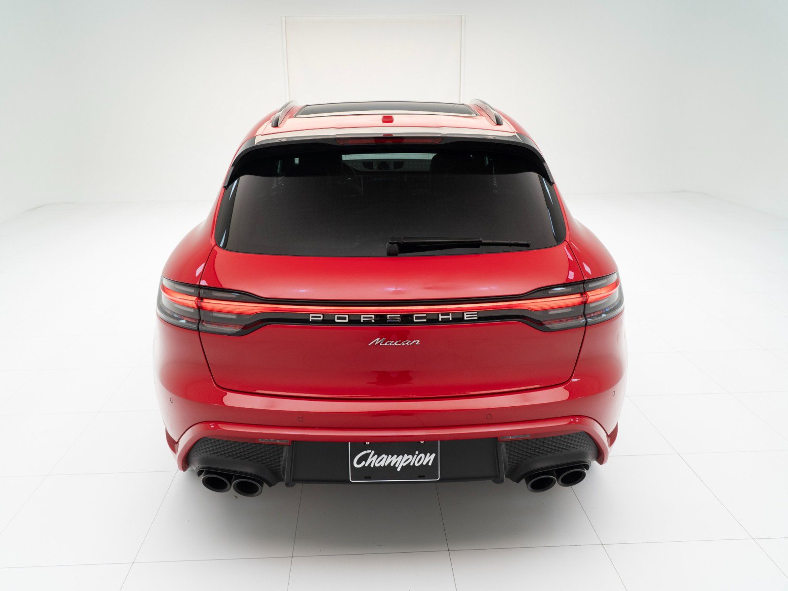 Certified 2025 Porsche Macan AWD/4WD image 10