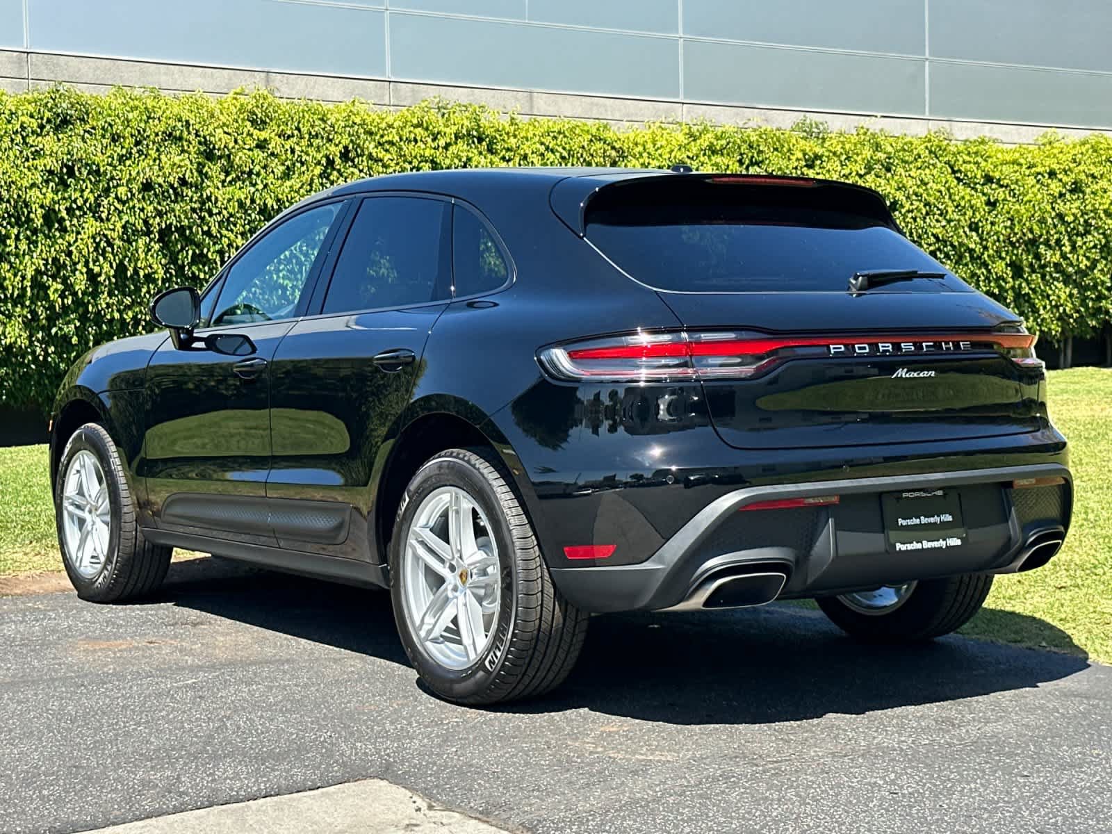 New 2026 Porsche Macan AWD/4WD image 3