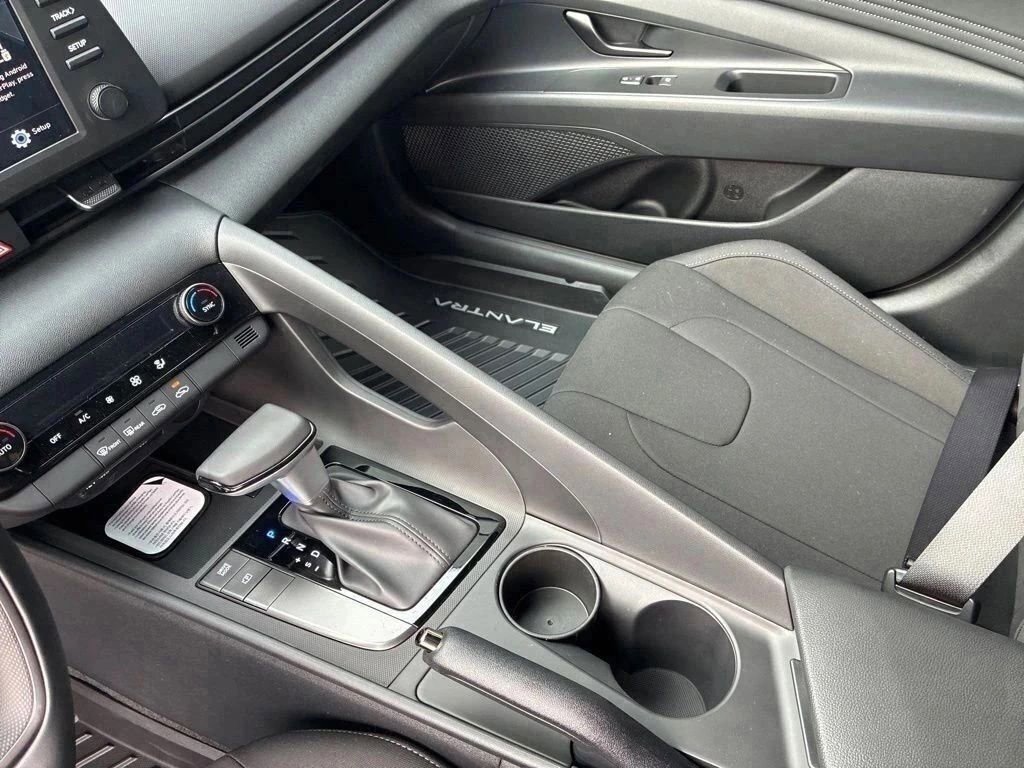 New 2026 Hyundai Elantra SE FWD image 11