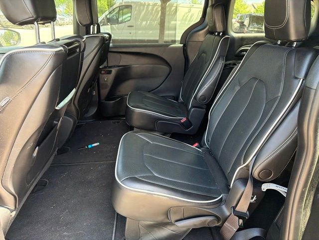 Used 2023 Chrysler Pacifica Limited w/ Uconnect Theater Family Group AWD/4WD image 17