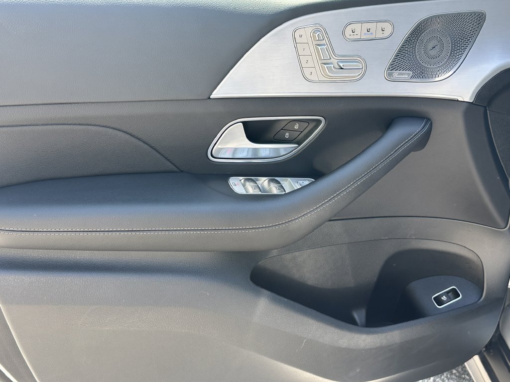 Used 2025 Mercedes-Benz GLS 450 4MATIC image 11