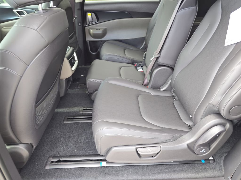 New 2026 Kia Carnival LXS image 16
