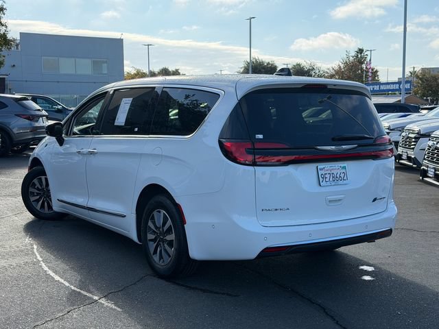 Used 2023 Chrysler Pacifica Limited w/ Uconnect Theater Family Group FWD image 20