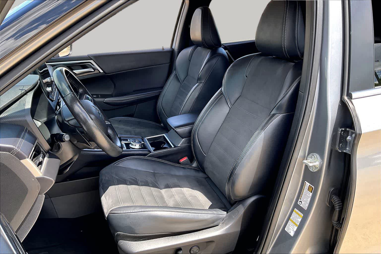Used 2024 Mitsubishi Outlander SE FWD image 8