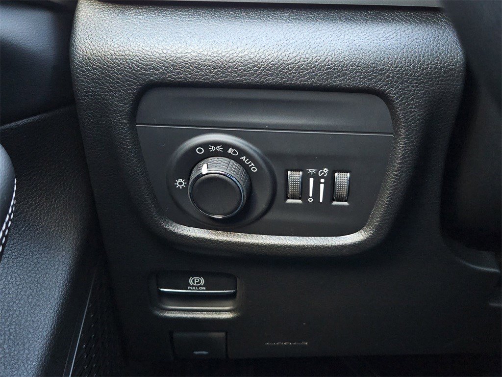 New 2025 Jeep Grand Cherokee L Laredo w/ Luxury Tech Group I image 22