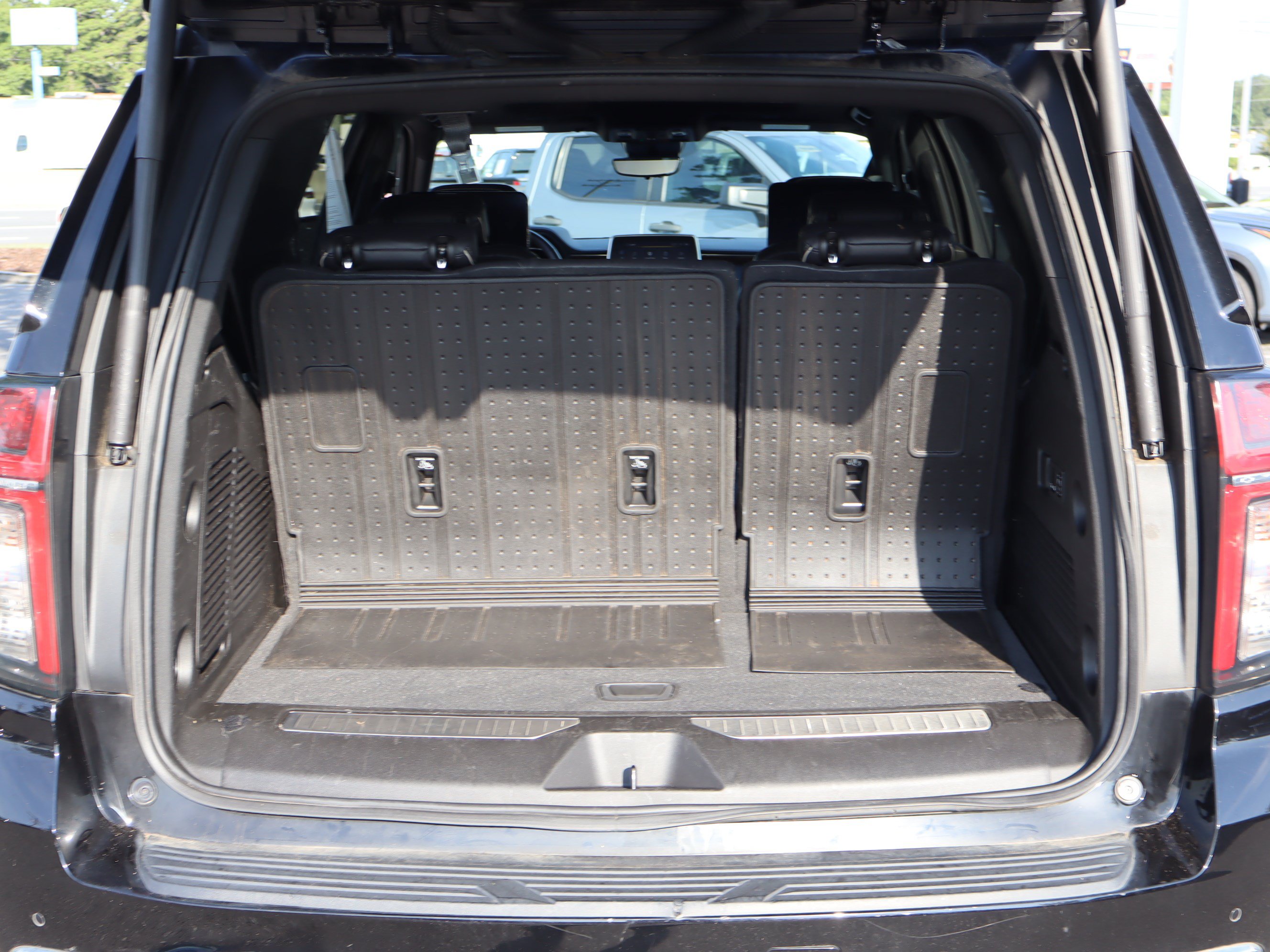Used 2023 Chevrolet Tahoe Premier w/ Premium Package 2 AWD/4WD image 36