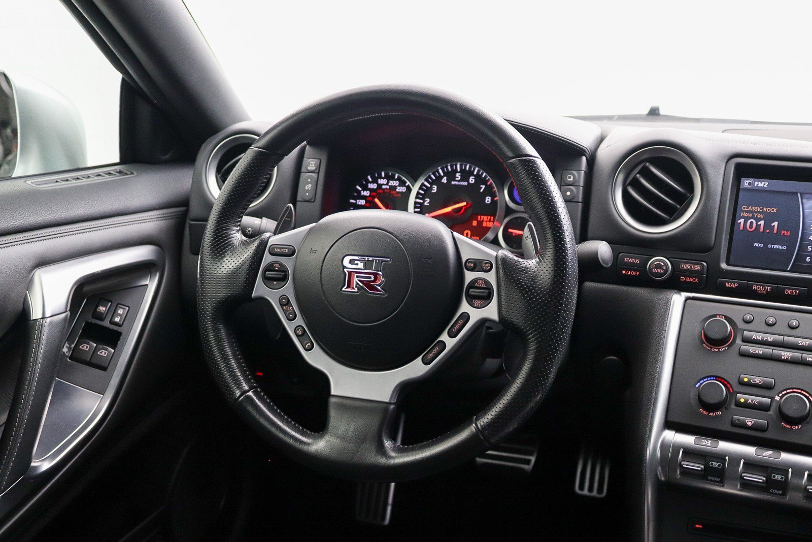 Used 2009 Nissan GT-R Premium AWD/4WD image 18