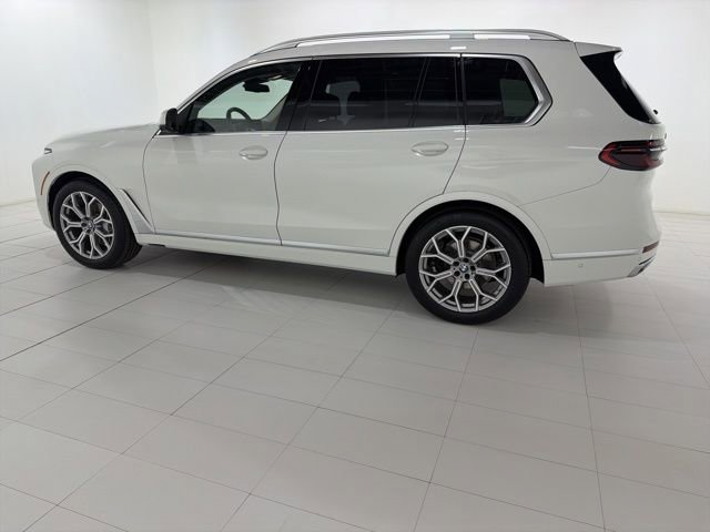 Used 2026 BMW X7 xDrive40i w/ Premium Package image 2