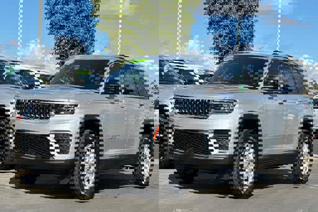 New 2025 Jeep Grand Cherokee Laredo X w/ Luxury Tech Group I image 8