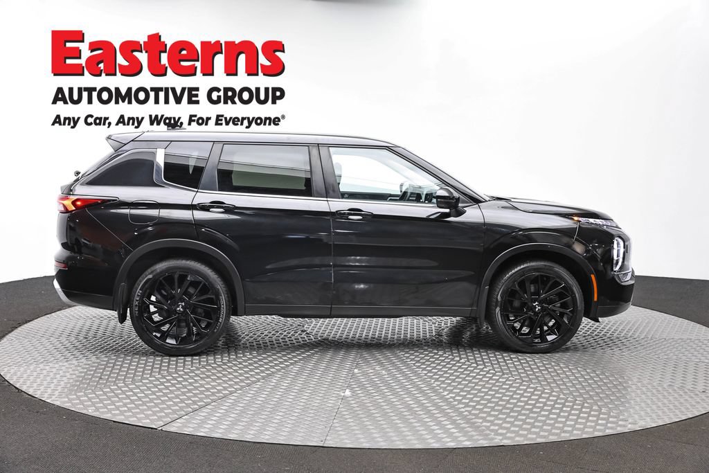 Used 2024 Mitsubishi Outlander SE AWD/4WD image 4