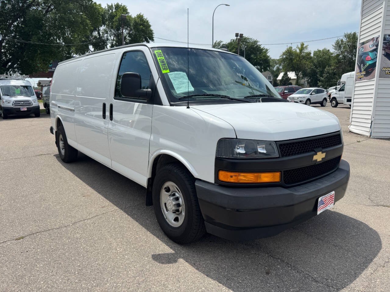 Used 2018 Chevrolet Express 3500 Extended w/ Driver Convenience Package RWD image 4