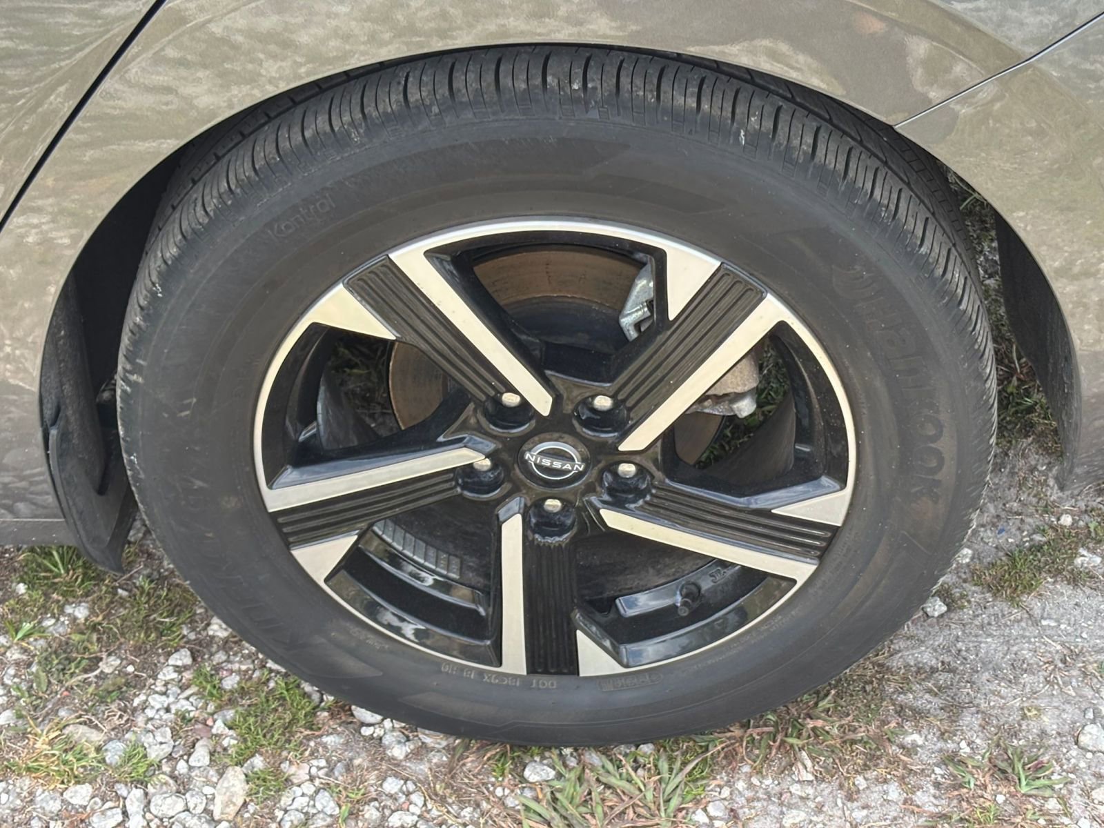 Used 2025 Nissan Sentra SV image 30