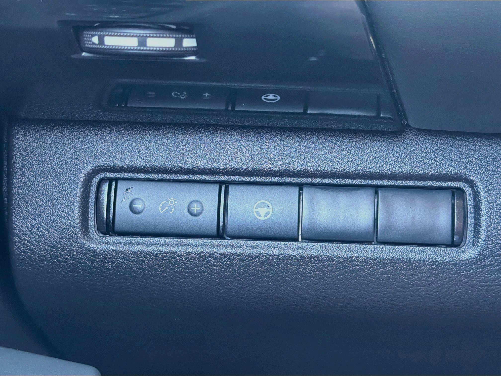 Used 2024 Nissan Pathfinder SV AWD/4WD image 17