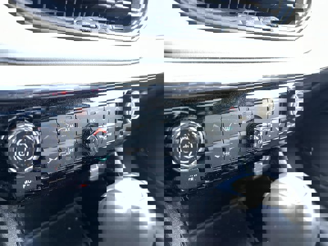 Used 2022 Jeep Compass Limited w/ Sun and Sound Group image 11