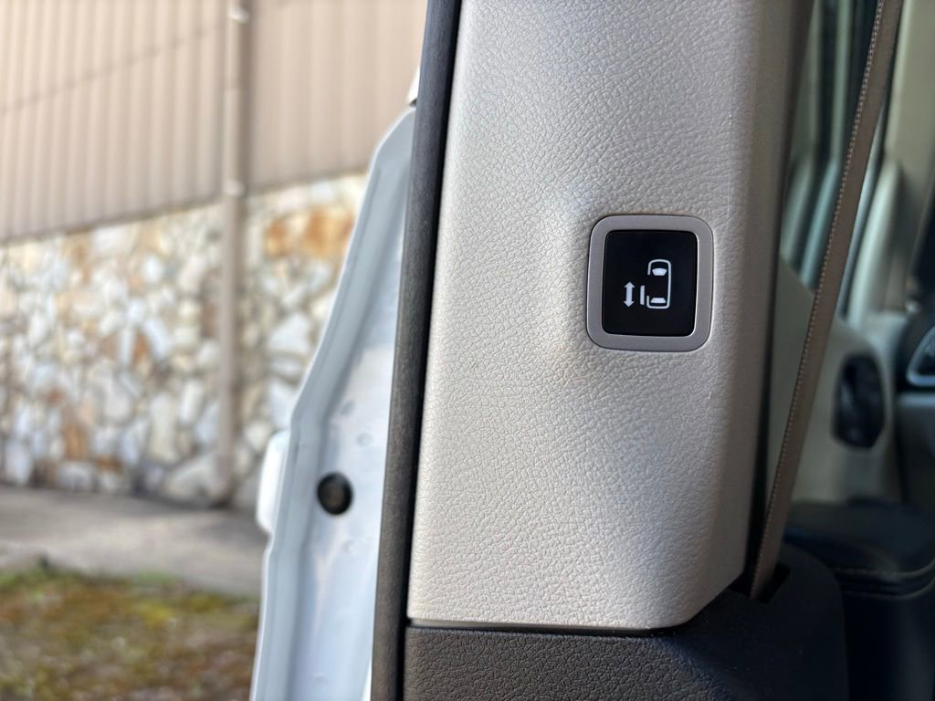 Used 2021 Chrysler Voyager Lxi FWD image 40