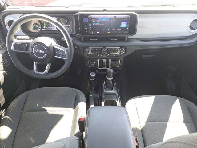 Used 2025 Jeep Wrangler Unlimited Sahara w/ Safety Group image 15