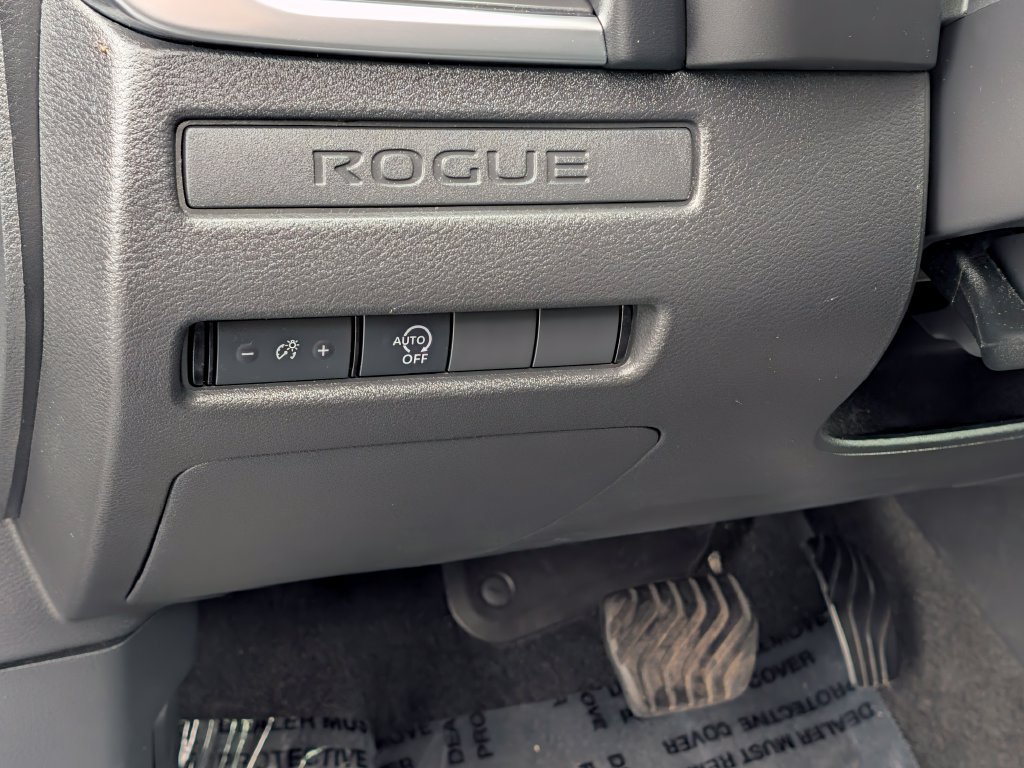 Used 2024 Nissan Rogue S AWD/4WD image 15